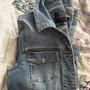 The Limited Women's Light Blue Denim jacket